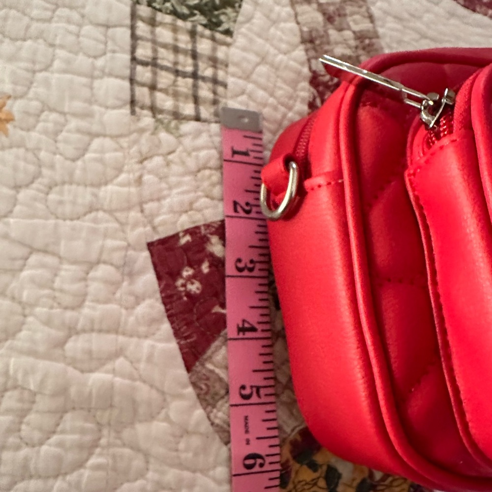 NWT Betsy Johnson Red Heart Quilted Crossbody Bag - Picture 9 of 9